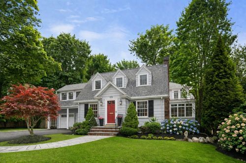 272 Quinobequin Rd, Waban, MA, 02468-1816 | Card Image