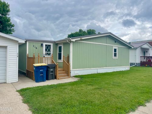 716 Holiday Park Vlg, Jamestown, ND, 58401-6261 | Card Image