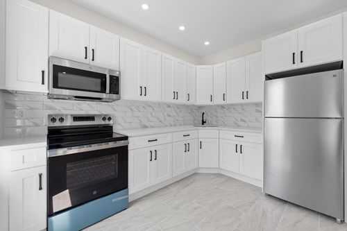 256 Herzl St, Brooklyn, NY, 11212-4633 | Card Image