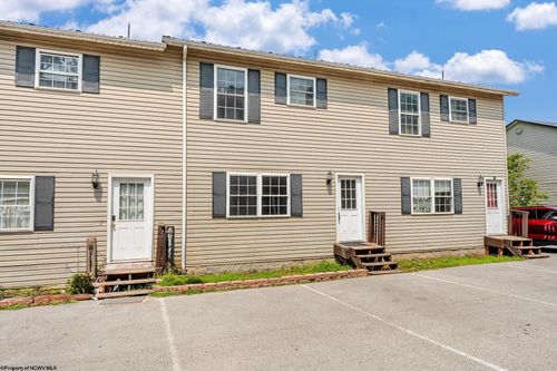 509 Vista Oaks Dr, Fairmont, WV, 26554-9340 | Card Image