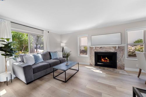 427 Chalda Way, Moraga, CA, 94556-2347 | Card Image