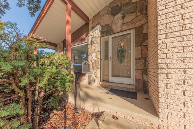 37332 Munger Dr, House other with 3 bedrooms, 2 bathrooms and null parking in Livonia MI | Image 4