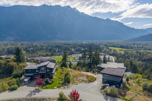 1705 Wishbone Crt, Pemberton, BC, V0N2L3 | Card Image