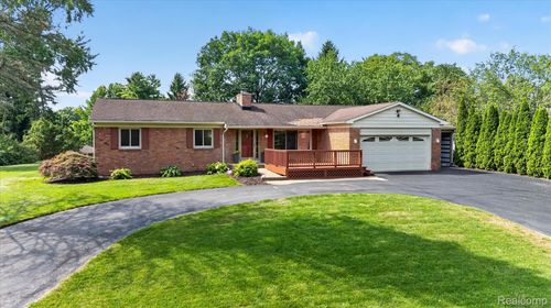 5517 Starwood Dr, Commerce Twp, MI, 48382-1139 | Card Image