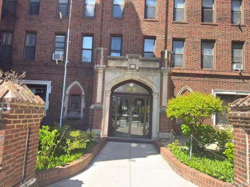 5l-3620 168th Street, New York, NY, 11358 | Card Image