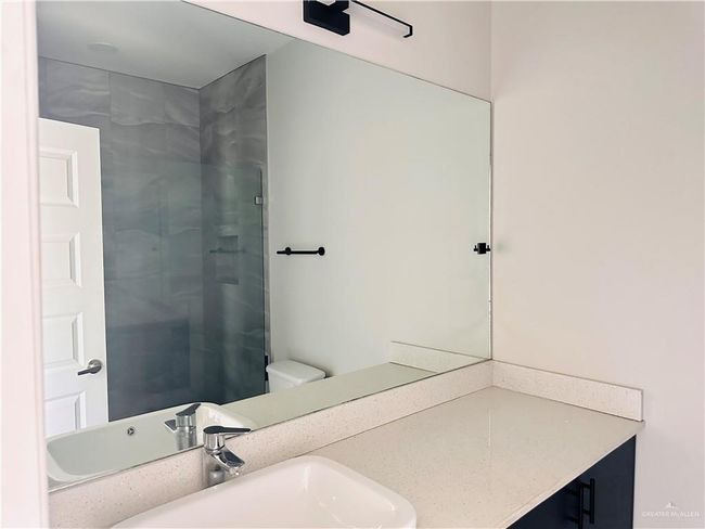 APT-1 - 3401 Frio Ave, Condo with 2 bedrooms, 2 bathrooms and 2 parking in McAllen TX | Image 5