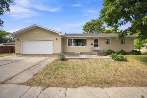 2101 20th St S, Moorhead, MN, 56560-5851 | Card Image