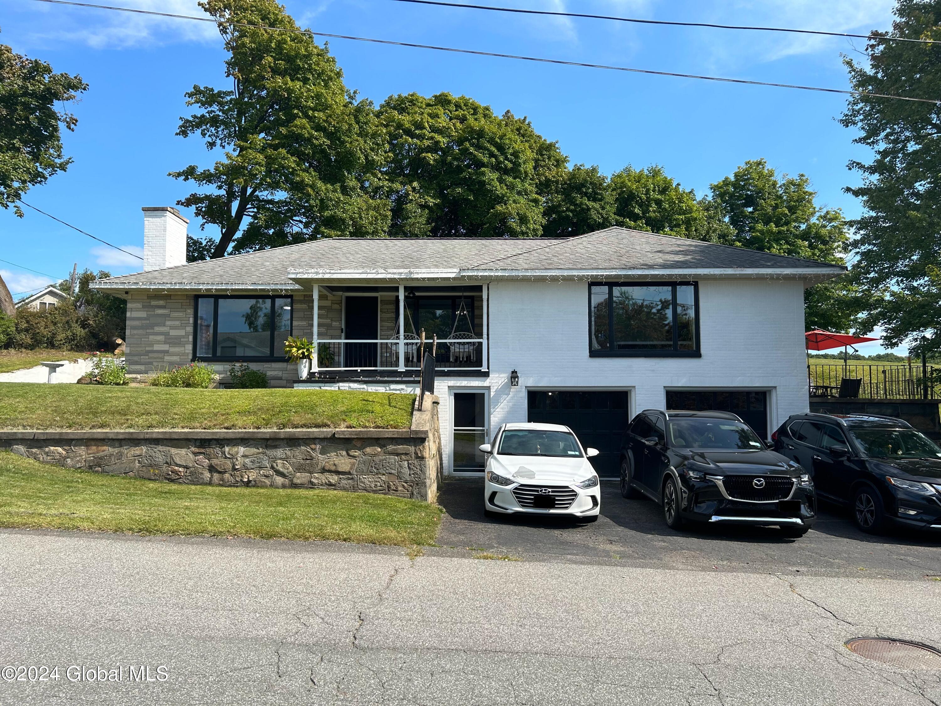 Derrick Ave, Troy, NY 12180