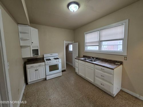 420 E Oakland St, Toledo, OH, 43608-1221 | Card Image