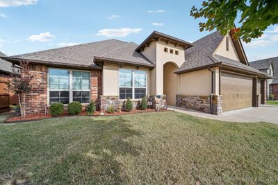 7613 E 82nd Place, House other with 4 bedrooms, 2 bathrooms and null parking in Owasso OK | Image 3