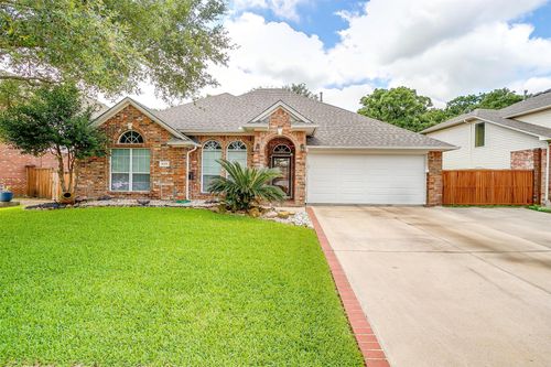 828 Huebner Way, Burleson, TX, 76028-0614 | Card Image