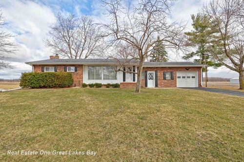 8730 Chesaning Rd, Chesaning, MI, 48616-8432 | Card Image