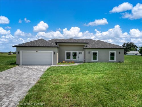 8732 Hampshire Dr, Sebring, FL, 33876-6055 | Card Image