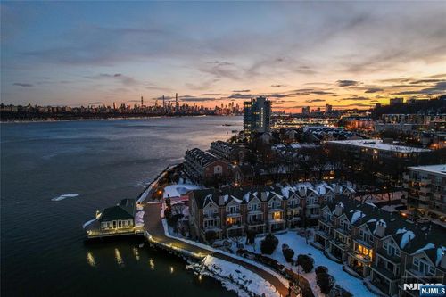 21 Grand Cove Way, Edgewater, NJ, 07020-7222 | Card Image