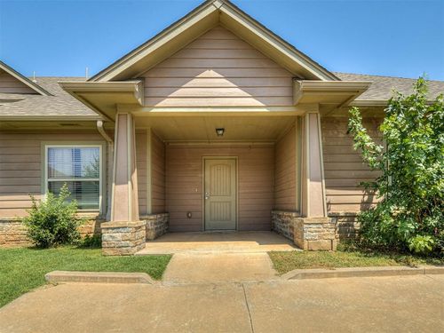 915 Sw 92nd St, Oklahoma City, OK, 73139-8615 | Card Image