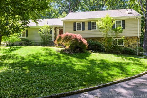 105 Cross Ridge Rd, Chappaqua, NY, 10514-2117 | Card Image
