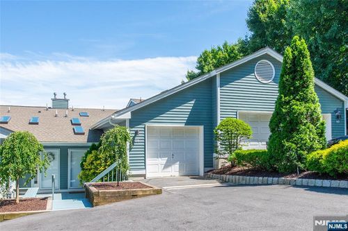 58 Skyview Ter, Clifton, NJ, 07013-1383 | Card Image