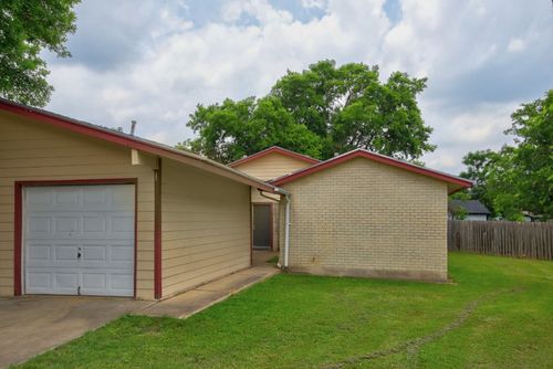 b-410 Vista West Ct, Bastrop, TX, 78602-1403 | Card Image