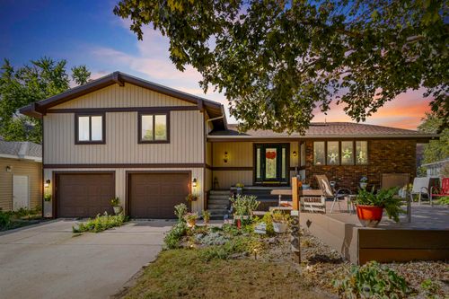 524 Christopher Cir, Jesup, IA, 50648-9729 | Card Image