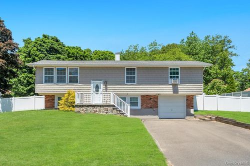 5 Fairway Dr, Port Jefferson Station, NY, 11776-3603 | Card Image