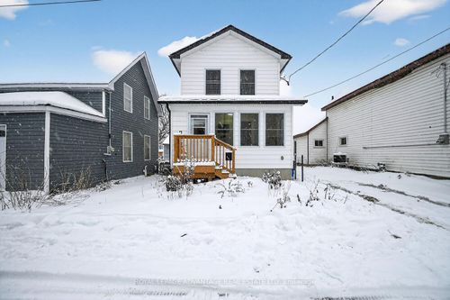 31 Thomas St, Smiths Falls, ON, K7A3E3 | Card Image