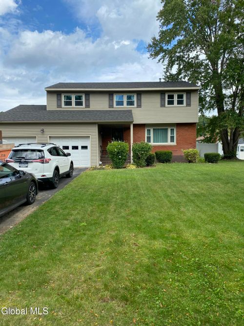 12 Concord Dr, Saratoga Springs, NY, 12866-3750 | Card Image