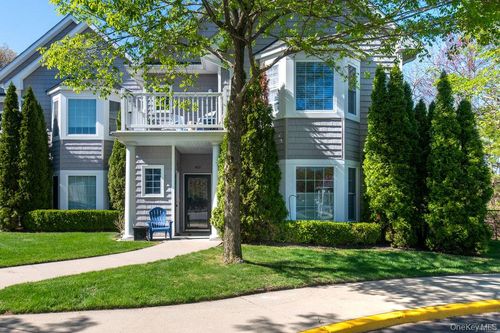 405 Okeefe Ct, Oakdale, NY, 11769-2334 | Card Image