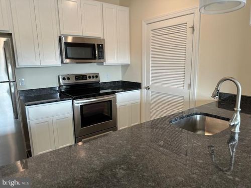 apt-203-1033 W Bridge St, PHOENIXVILLE, PA, 19460-4280 | Card Image