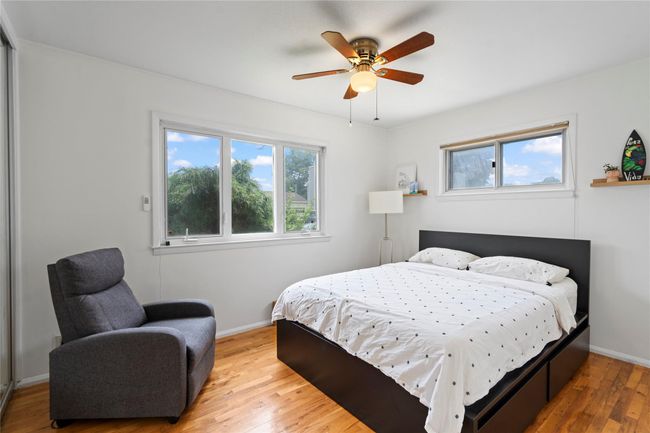 Bathroom featuring vanity and enclosed tub / shower combo | Image 19