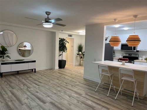 apt-304-11685 Canal Dr, North Miami, FL, 33181-3229 | Card Image