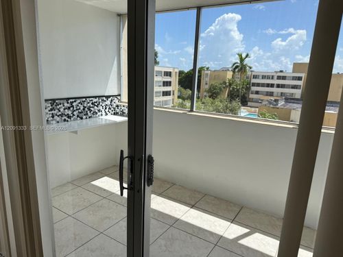 4g1-6831 Sw 147th Ave, Miami, FL, 33193-1077 | Card Image