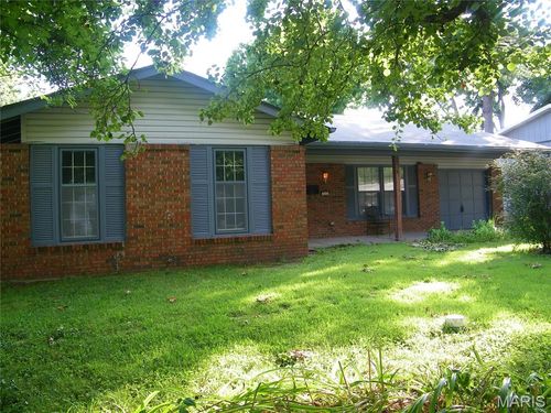 574 Coach Light Ln, Hazelwood, MO, 63042-1914 | Card Image