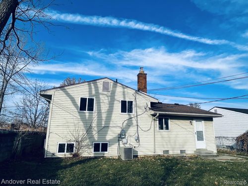 29239 Cambridge St, Garden City, MI, 48135-2165 | Card Image