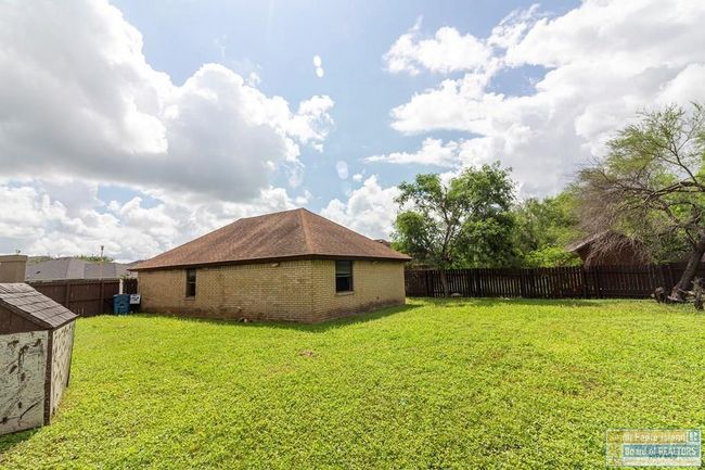 1084 Squaw Valley Dr, House other with 3 bedrooms, 2 bathrooms and null parking in Brownsville TX | Image 17