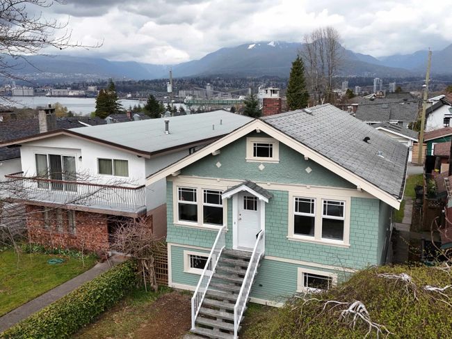 3493 Triumph Street, House other with 3 bedrooms, 2 bathrooms and 2 parking in Vancouver BC | Image 2