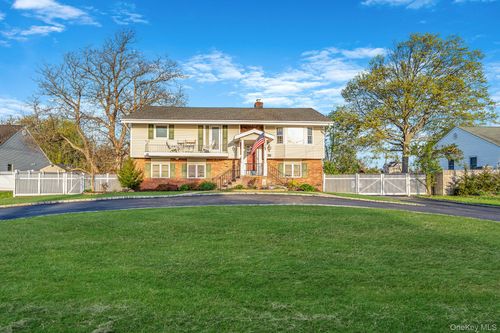 146 Awixa Ave, Bay Shore, NY, 11706-8804 | Card Image