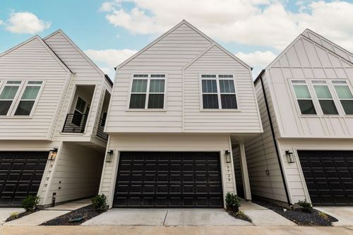 5725 White Magnolia St, Houston, TX, 77091-1636 | Card Image