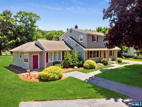 326 Ramapo Valley Rd, Oakland, NJ, 07436-1816 | Card Image