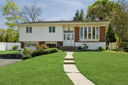 115 Morewood Dr, Smithtown, NY, 11787-2307 | Card Image