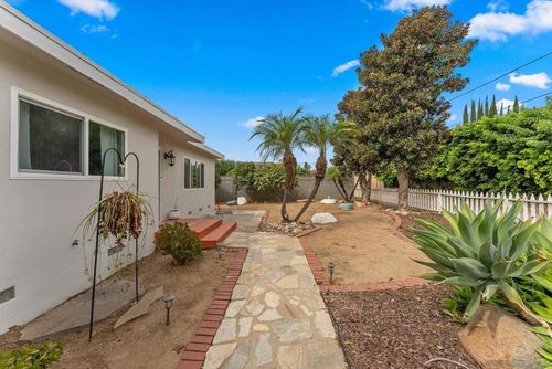 665 Foy Ln, Escondido, CA, 92025-6414 | Card Image