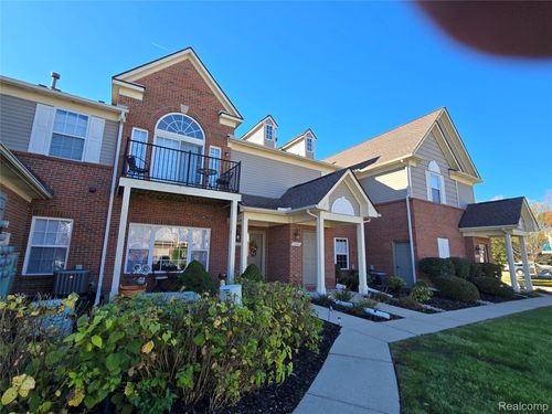 20024 Hidden Oaks Dr, Trenton, MI, 48183-3280 | Card Image