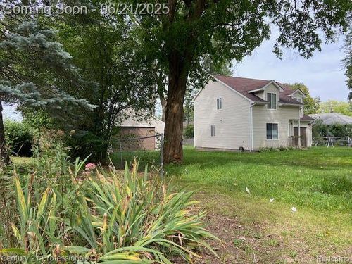 2702 Sinclair Ave, Waterford, MI, 48328-2751 | Card Image