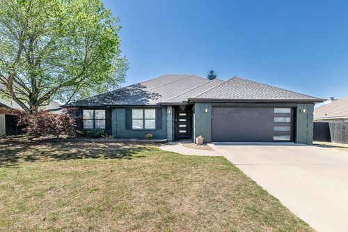 100 Nw Apple Blossom, Bentonville, AR, 72712-8424 | Card Image