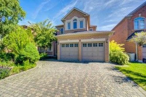 11 Farnham Dr, Richmond Hill, ON, L4B4B4 | Card Image