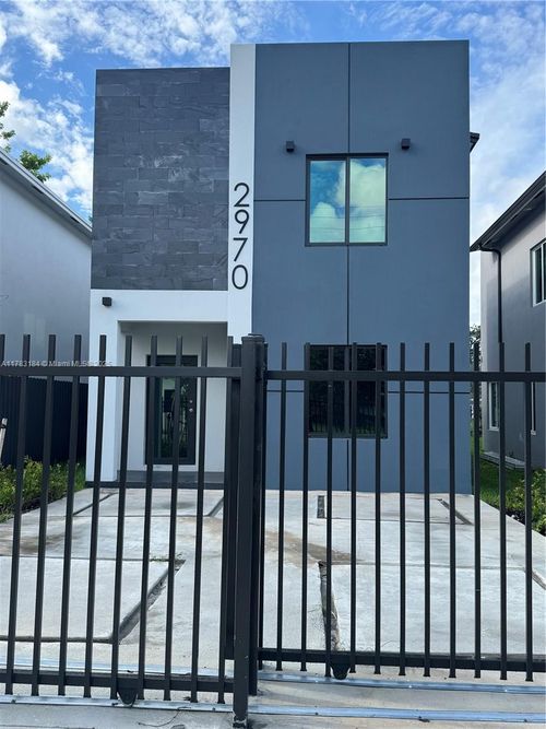 2970 Nw 45, Miami, FL, 33142 | Card Image