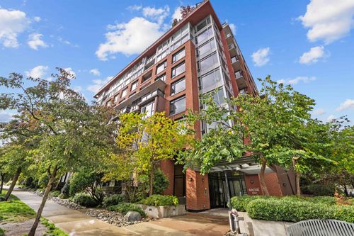 2389 Scotia St, Vancouver, BC, V5T0B2 | Card Image