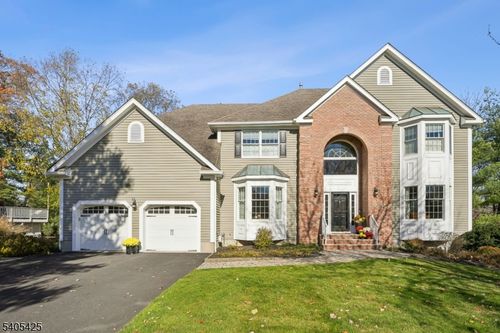 12 Beacon Crest Dr, Basking Ridge, NJ, 07920-2937 | Card Image