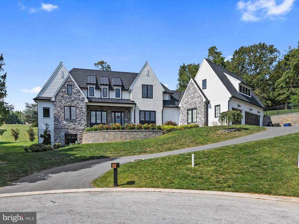Westover Ln, York, PA 17403