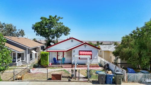 512 Philippine St, Taft, CA, 93268-3726 | Card Image
