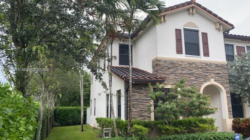 8987-8987 W 35th Ave, Hialeah, FL, 33018-1871 | Card Image